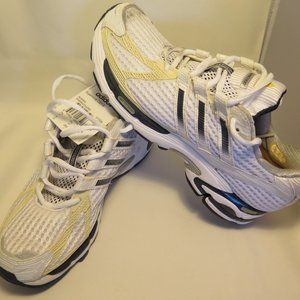 Woman's Adidas Supernova CSH 6....Size 8